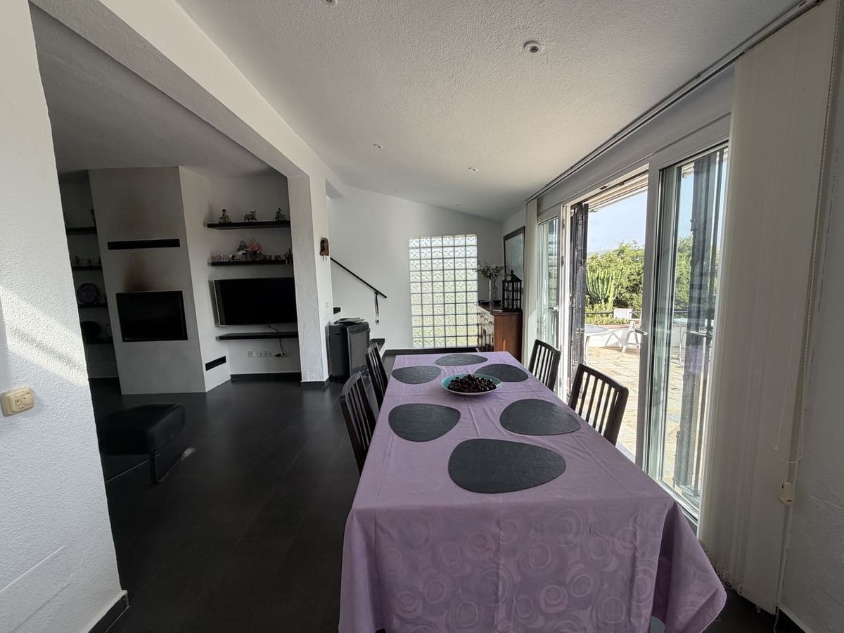 3 quarto Moradia Geminada para venda em La Duquesa / Puerto de la Duquesa com piscina - 349 000 € (Ref: 9917574)