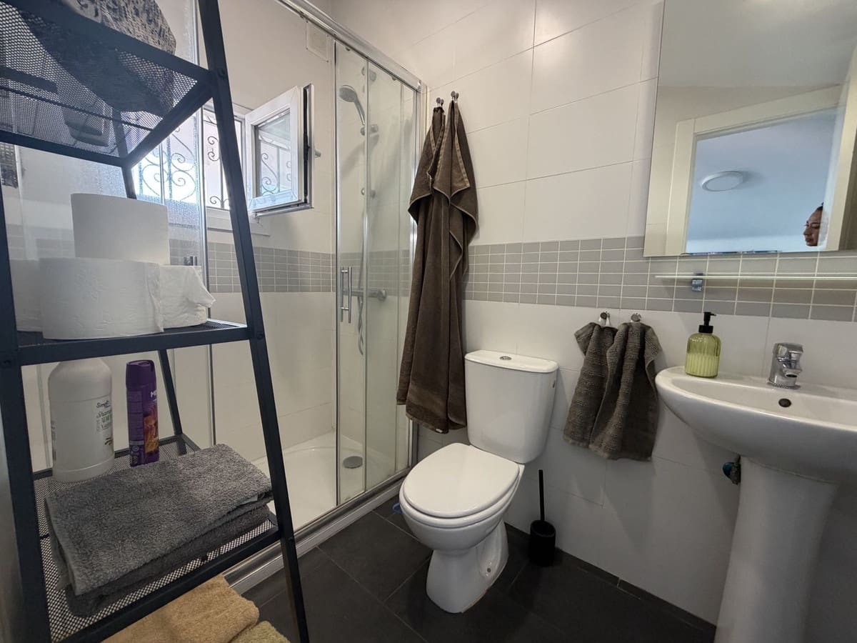 3 quarto Moradia Geminada para venda em La Duquesa / Puerto de la Duquesa com piscina - 349 000 € (Ref: 9917574)