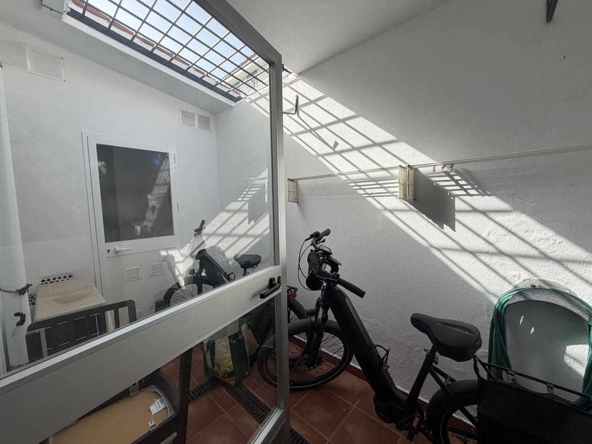 3 quarto Moradia Geminada para venda em La Duquesa / Puerto de la Duquesa com piscina - 349 000 € (Ref: 9917574)