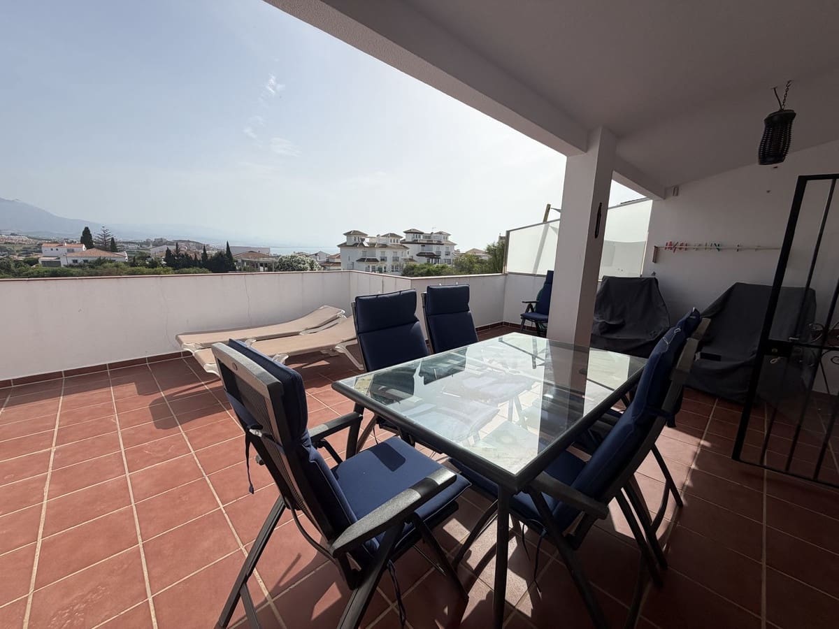3 bedroom Semi-detached Villa for sale in La Duquesa / Puerto de la Duquesa with pool - € 349,000 (Ref: 9917574)