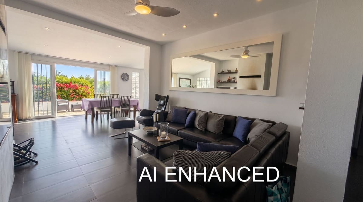 3 bedroom Semi-detached Villa for sale in La Duquesa / Puerto de la Duquesa with pool - € 349,000 (Ref: 9917574)