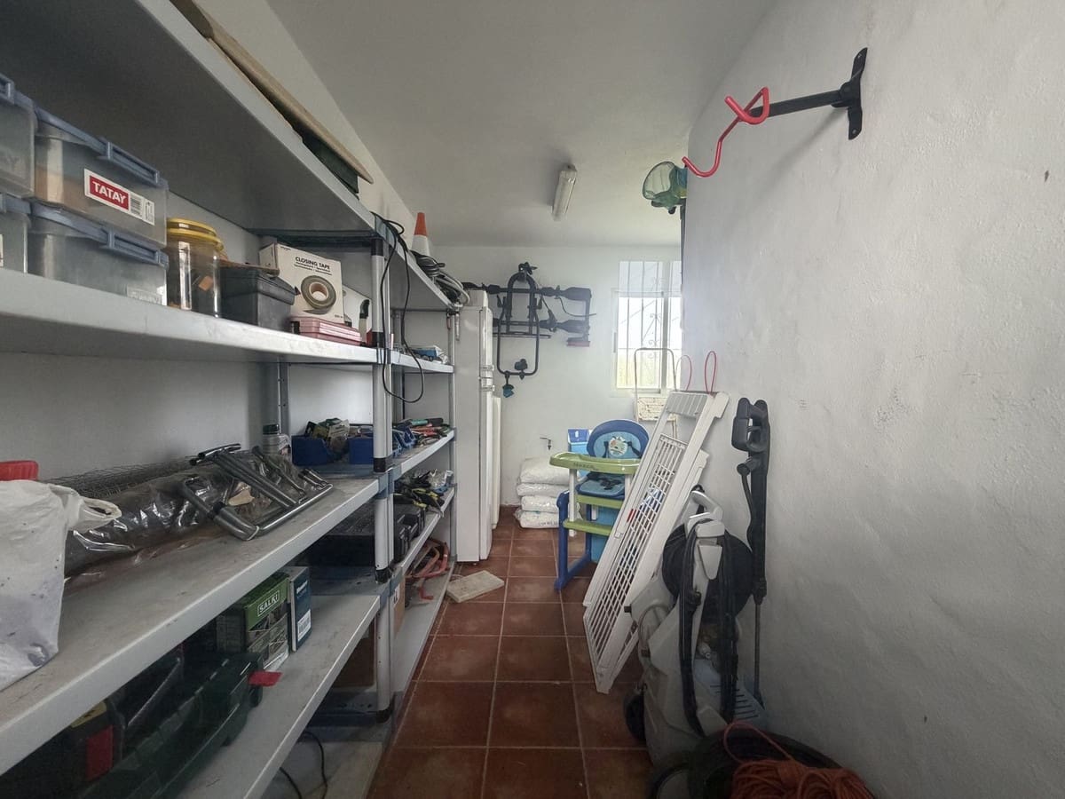 3 bedroom Semi-detached Villa for sale in La Duquesa / Puerto de la Duquesa with pool - € 349,000 (Ref: 9917574)