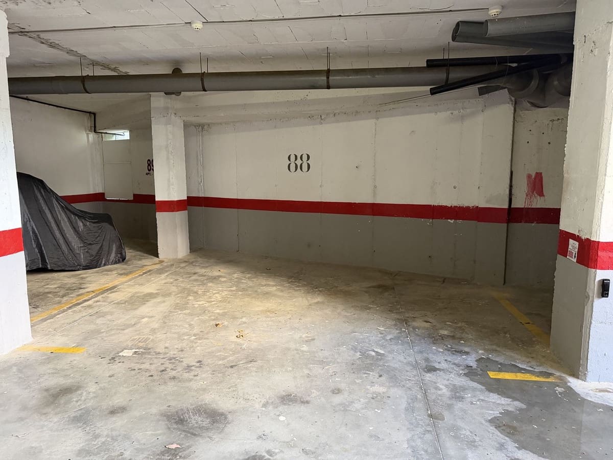 Erhverv til salg i La Duquesa / Puerto de la Duquesa med swimmingpool garage - € 16.000 (Ref: 9935165)