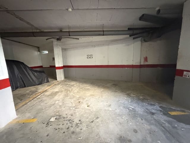 Erhverv til salg i La Duquesa / Puerto de la Duquesa, Manilva med swimmingpool garage - € 16.000 (Ref: 9935165)