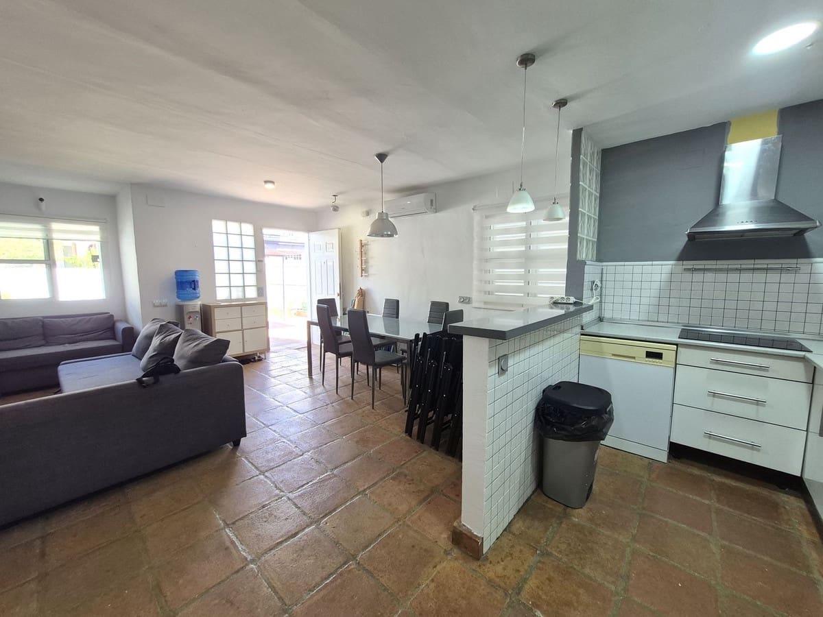 4 soverom Hus til salgs i Manilva med svømmebasseng - € 340 000 (Ref: 9950220)