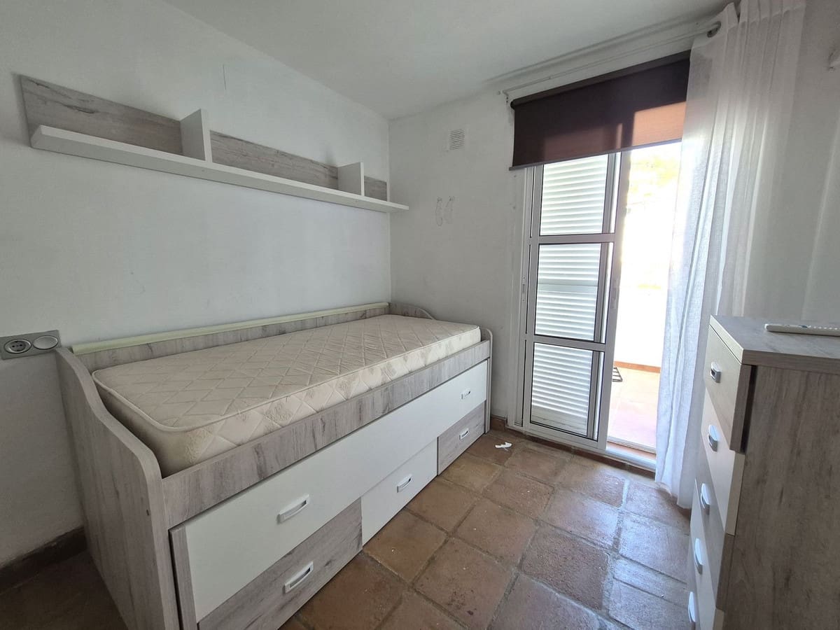 4 soverom Hus til salgs i Manilva med svømmebasseng - € 340 000 (Ref: 9950220)
