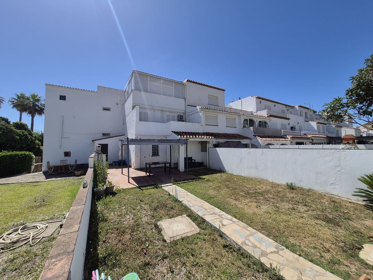 4 soverom Hus til salgs i Manilva med svømmebasseng - € 340 000 (Ref: 9950220)