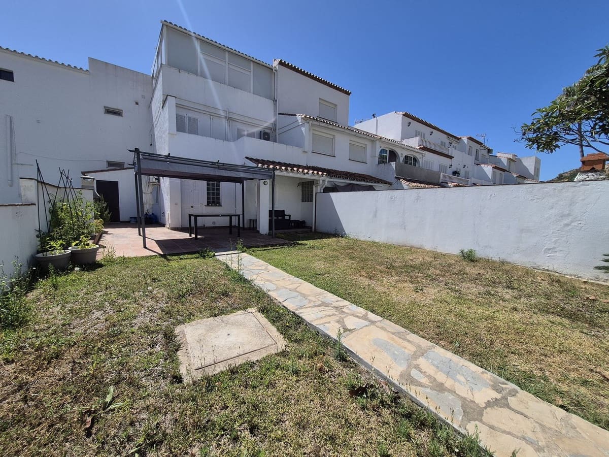 4 soverom Hus til salgs i Manilva med svømmebasseng - € 340 000 (Ref: 9950220)