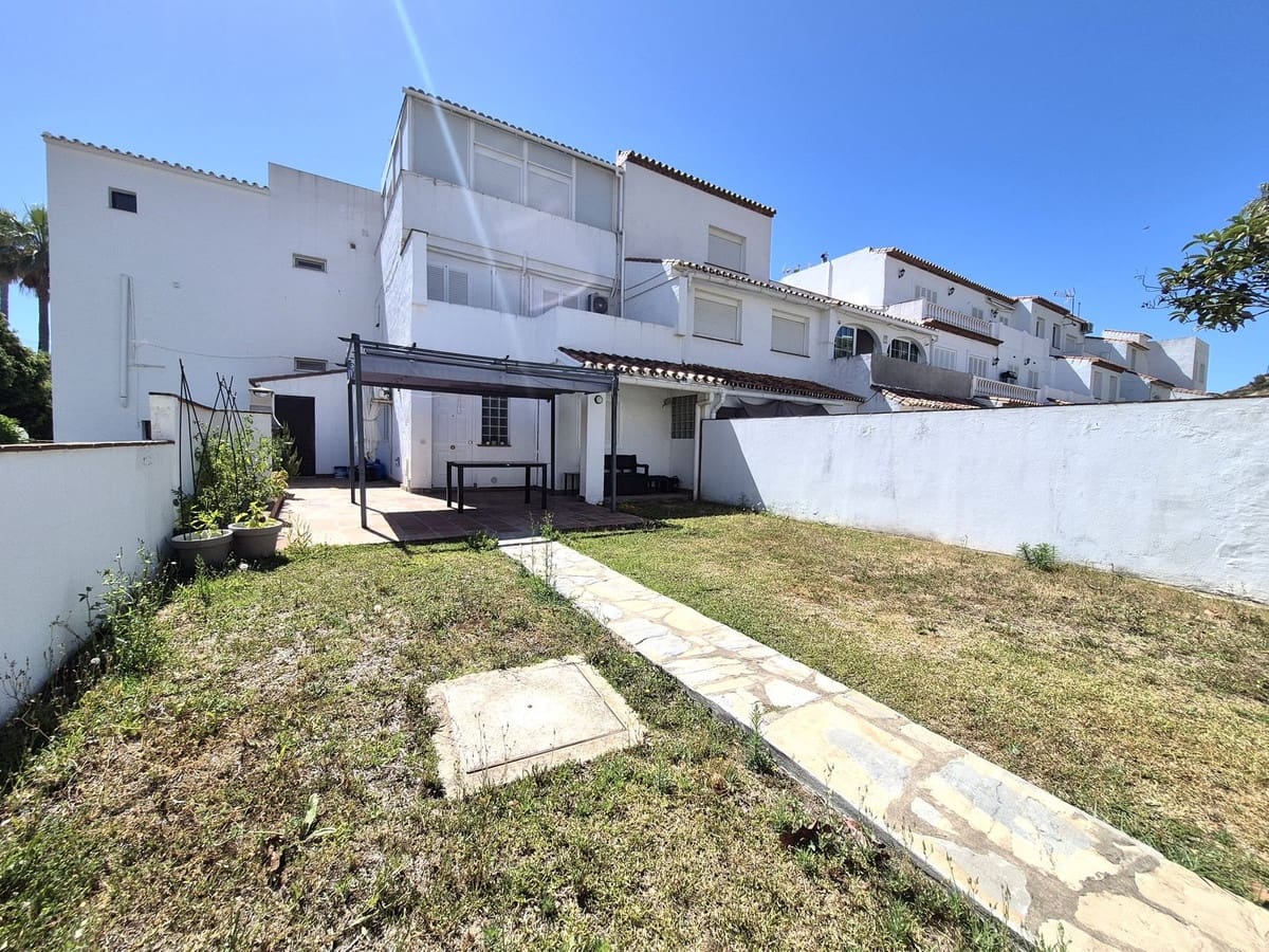 4 soverom Hus til salgs i Manilva med svømmebasseng - € 340 000 (Ref: 9950220)