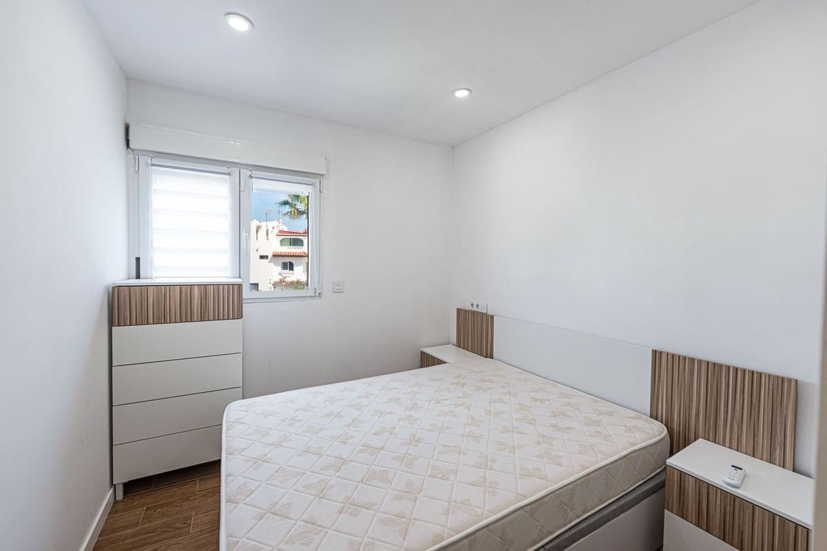 4 makuuhuone Omakotitalo myytävänä paikassa Manilva mukana uima-altaan - 330 000 € (Ref: 9950220)
