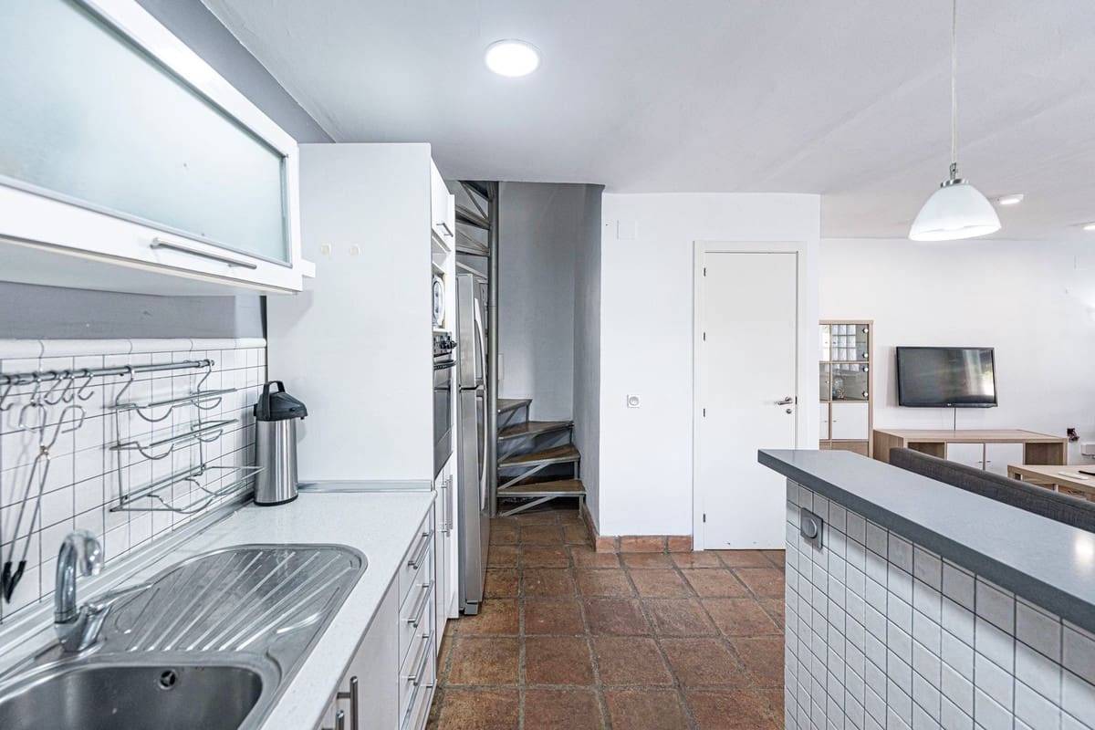 4 makuuhuone Omakotitalo myytävänä paikassa Manilva mukana uima-altaan - 330 000 € (Ref: 9950220)