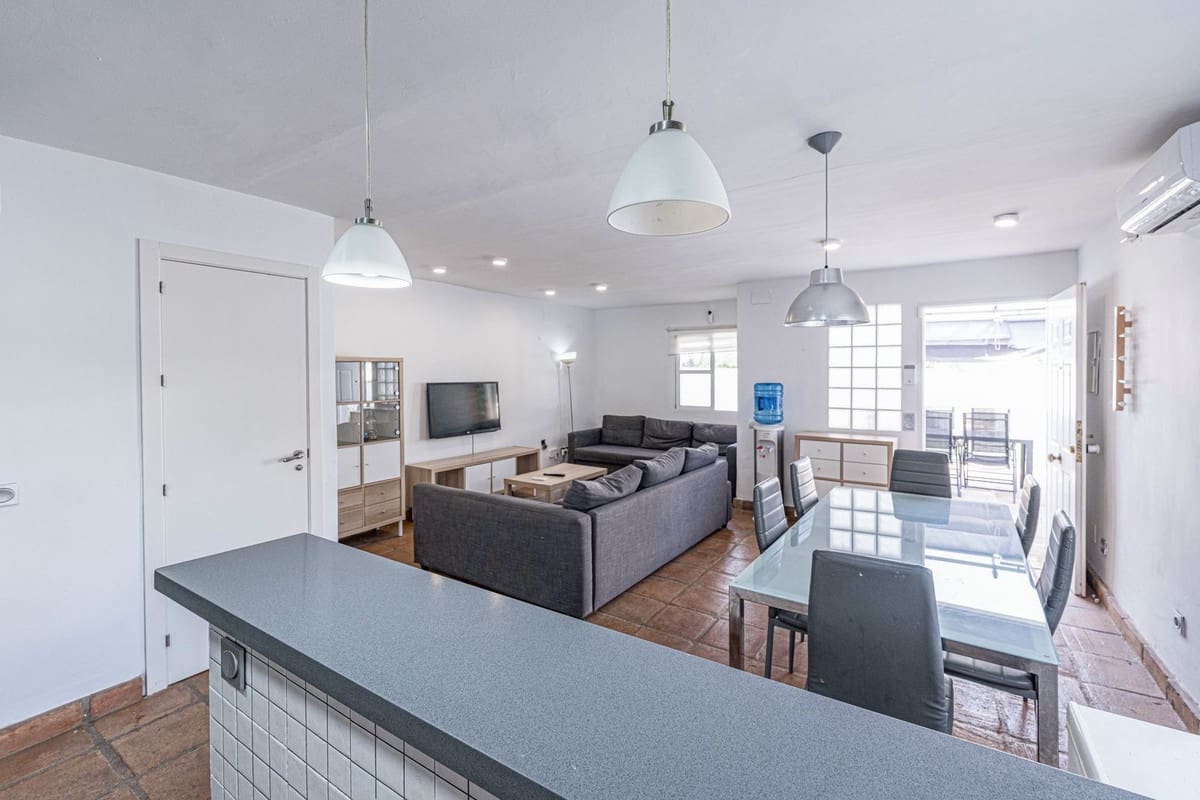 4 makuuhuone Omakotitalo myytävänä paikassa Manilva mukana uima-altaan - 330 000 € (Ref: 9950220)