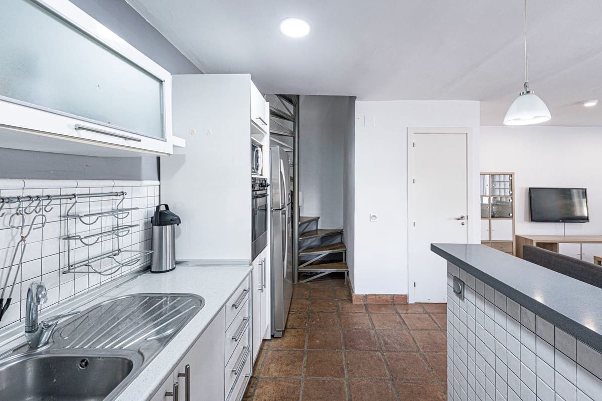 4 makuuhuone Omakotitalo myytävänä paikassa Manilva mukana uima-altaan - 330 000 € (Ref: 9950220)