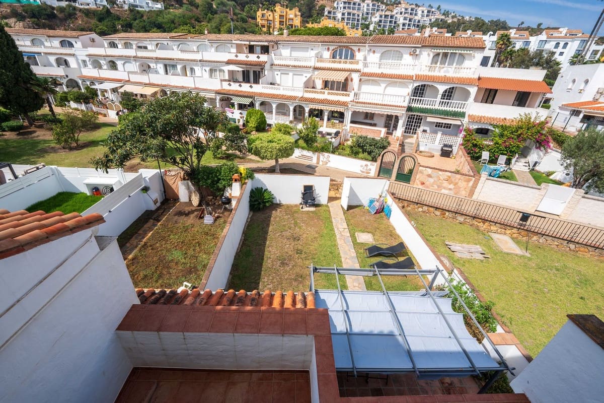 4 makuuhuone Omakotitalo myytävänä paikassa Manilva mukana uima-altaan - 330 000 € (Ref: 9950220)