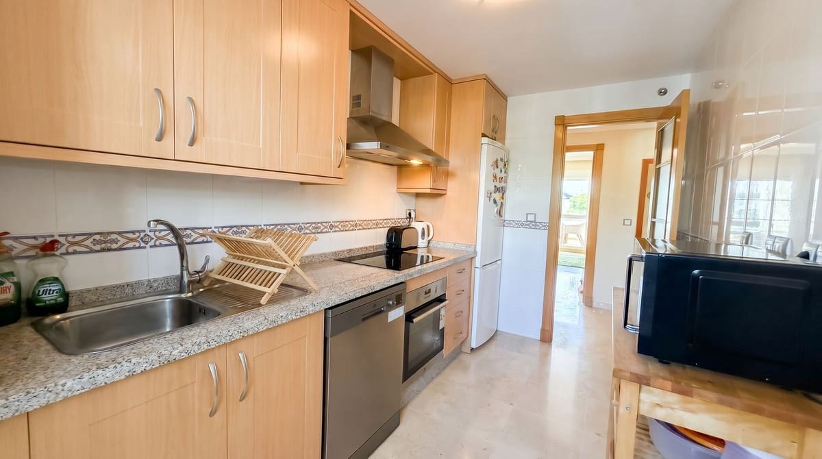 2 bedroom Apartment for sale in La Duquesa / Puerto de la Duquesa with pool garage - € 299,000 (Ref: 9950659)