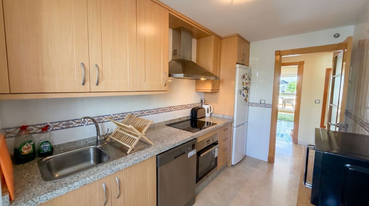 2 bedroom Apartment for sale in La Duquesa / Puerto de la Duquesa with pool garage - € 299,000 (Ref: 9950659)