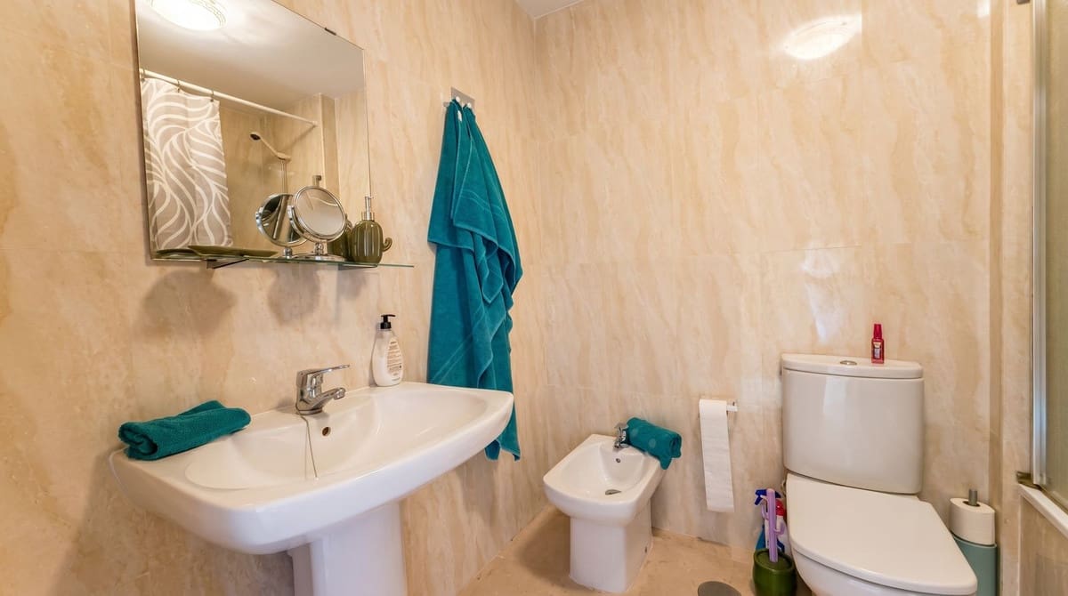 2 bedroom Apartment for sale in La Duquesa / Puerto de la Duquesa with pool garage - € 299,000 (Ref: 9950659)