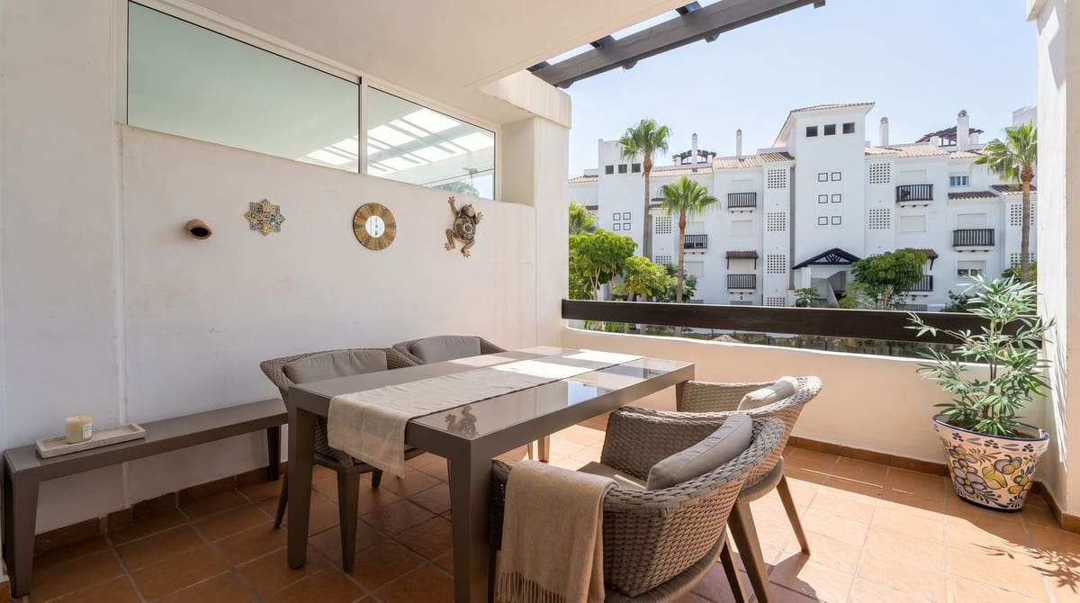 2 bedroom Apartment for sale in La Duquesa / Puerto de la Duquesa with pool garage - € 299,000 (Ref: 9950659)