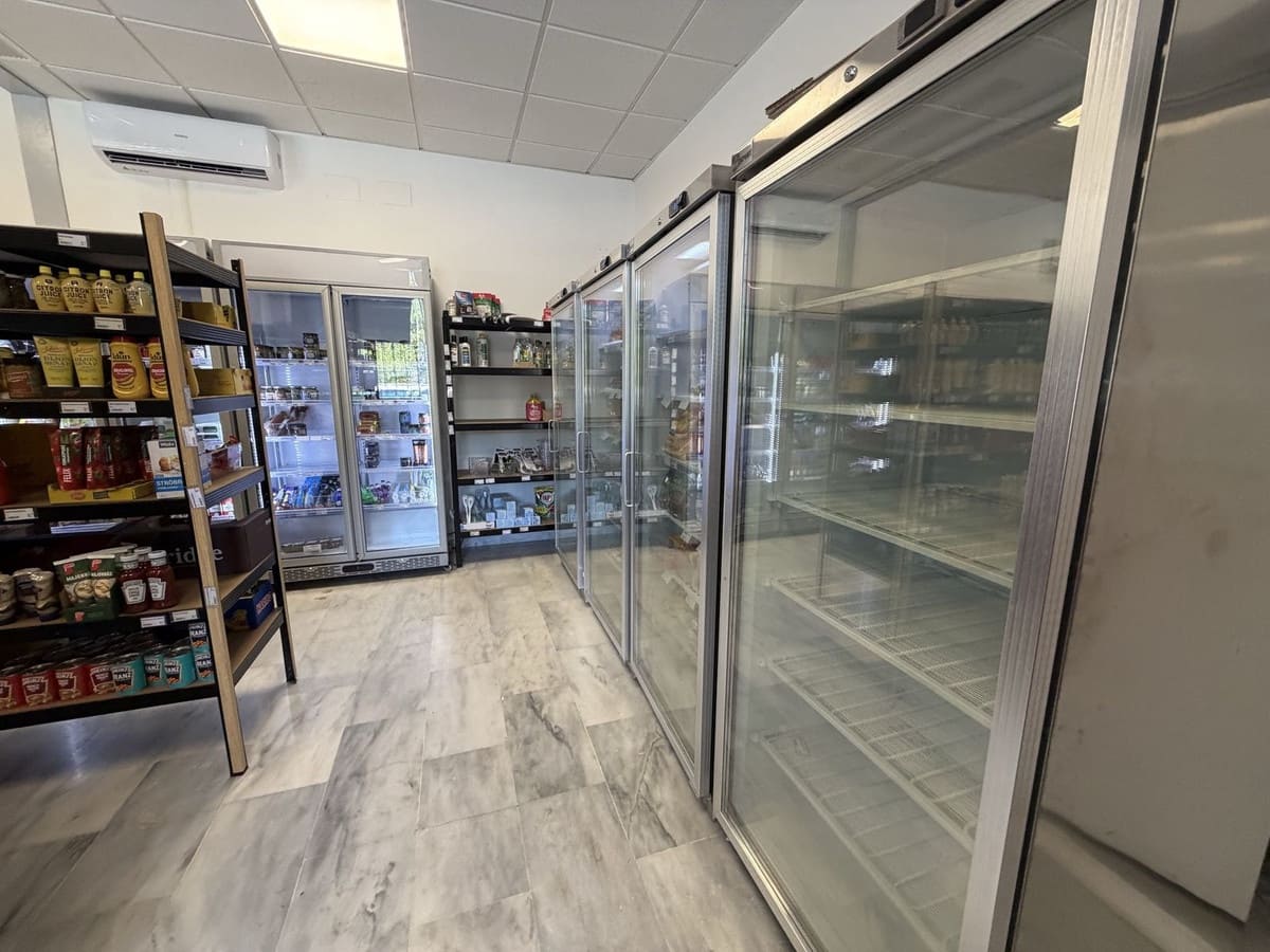 Business for sale in La Duquesa / Puerto de la Duquesa - € 120,000 (Ref: 9969050)