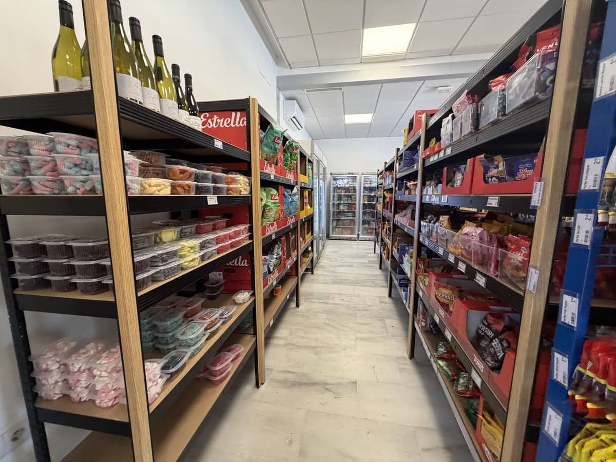 Business for sale in La Duquesa / Puerto de la Duquesa - € 120,000 (Ref: 9969050)