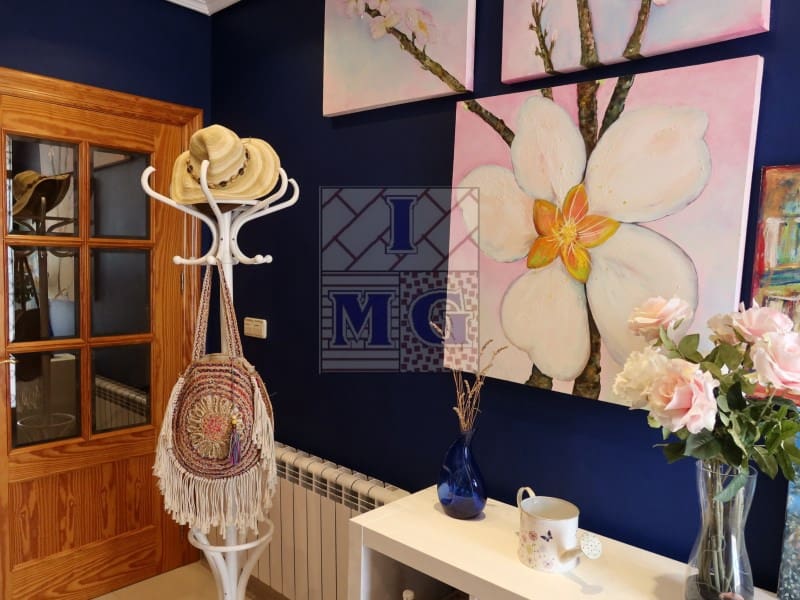 4 makuuhuone Huvila myytävänä paikassa Zarandona mukana 
autotalli - 420 000 € (Ref: 9412329)