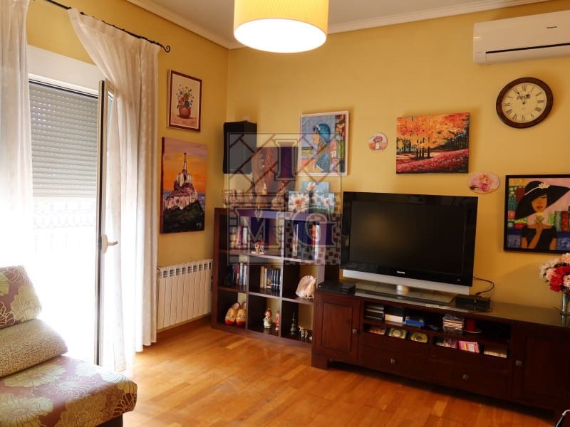 4 makuuhuone Huvila myytävänä paikassa Zarandona mukana 
autotalli - 420 000 € (Ref: 9412329)