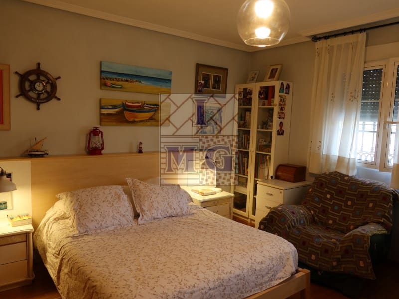 4 makuuhuone Huvila myytävänä paikassa Zarandona mukana 
autotalli - 420 000 € (Ref: 9412329)