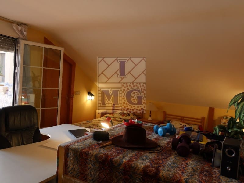 4 makuuhuone Huvila myytävänä paikassa Zarandona mukana 
autotalli - 420 000 € (Ref: 9412329)