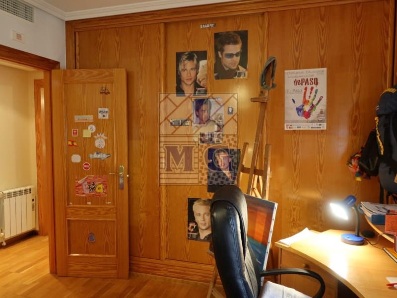 4 makuuhuone Huvila myytävänä paikassa Zarandona mukana 
autotalli - 420 000 € (Ref: 9412329)