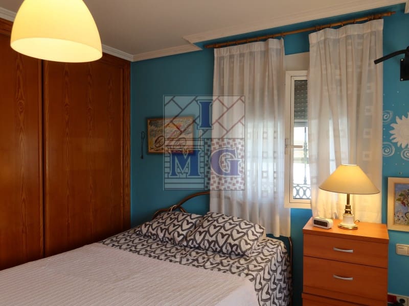 4 makuuhuone Huvila myytävänä paikassa Zarandona mukana 
autotalli - 420 000 € (Ref: 9412329)