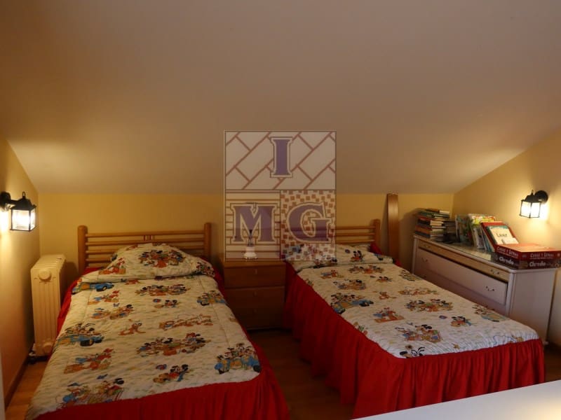 4 makuuhuone Huvila myytävänä paikassa Zarandona mukana 
autotalli - 420 000 € (Ref: 9412329)