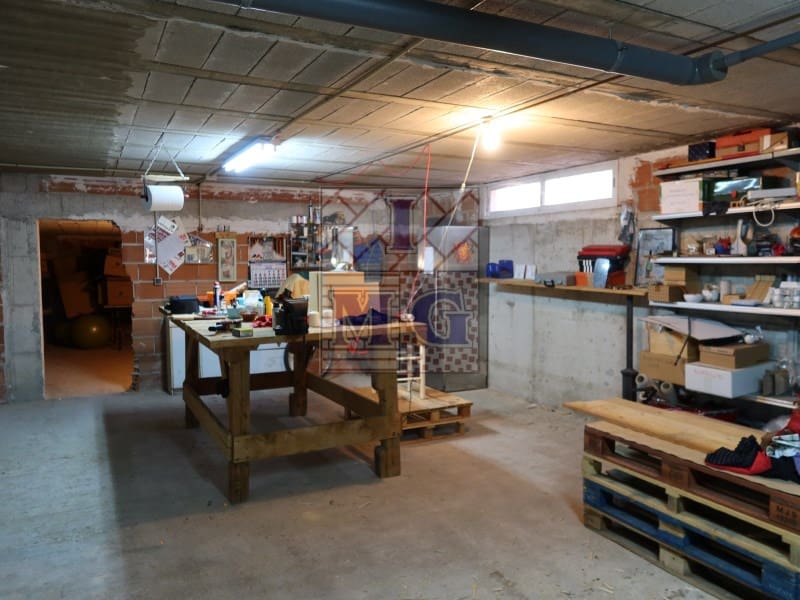 4 makuuhuone Huvila myytävänä paikassa Zarandona mukana 
autotalli - 420 000 € (Ref: 9412329)