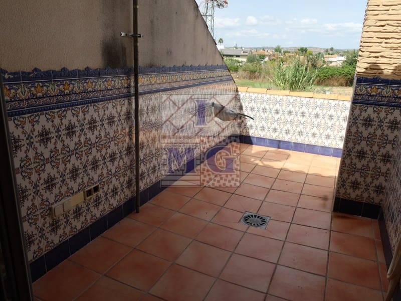 4 makuuhuone Huvila myytävänä paikassa Zarandona mukana 
autotalli - 420 000 € (Ref: 9412329)