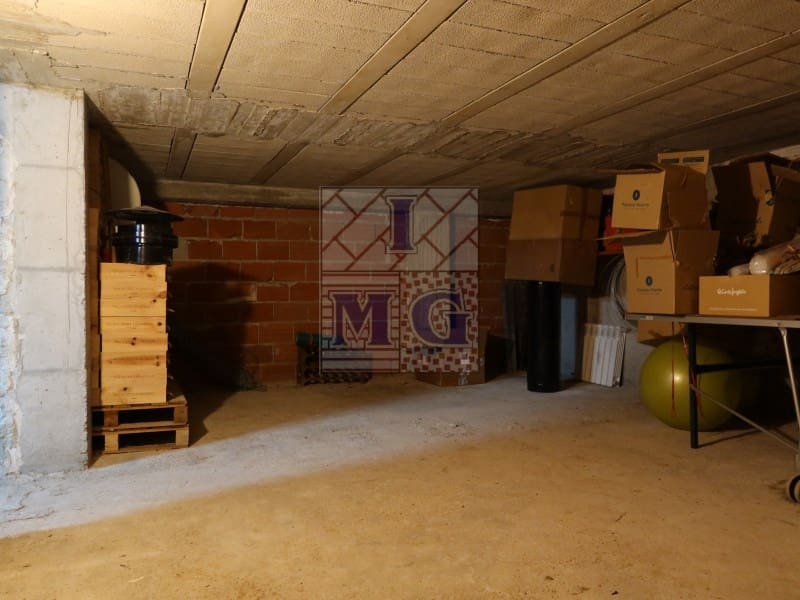 4 makuuhuone Huvila myytävänä paikassa Zarandona mukana 
autotalli - 420 000 € (Ref: 9412329)