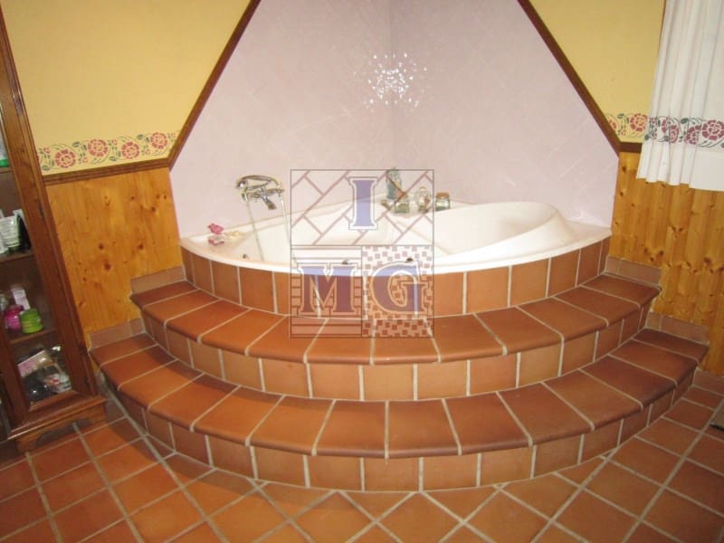 4 bedroom Finca/Country House for sale in Banos y Mendigo - € 600,000 (Ref: 9412353)