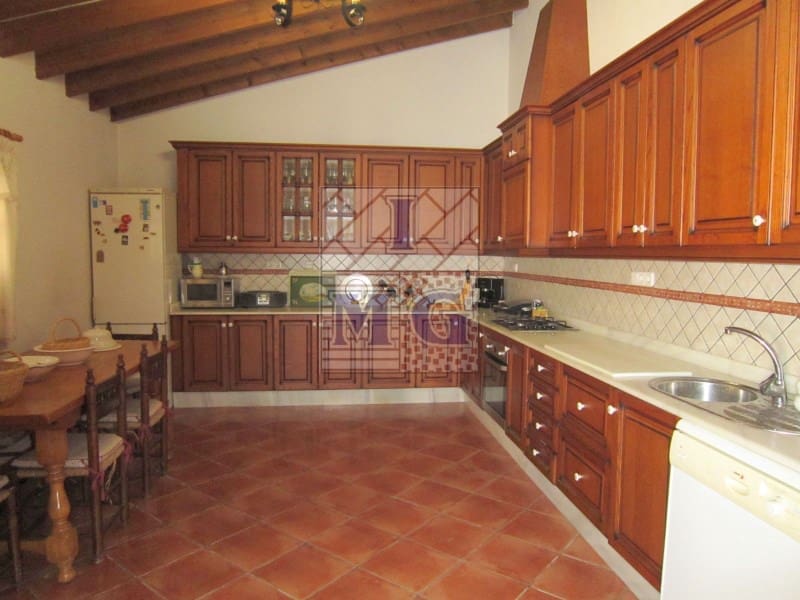 4 bedroom Finca/Country House for sale in Banos y Mendigo - € 600,000 (Ref: 9412353)