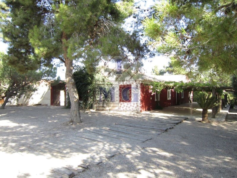 4 bedroom Finca/Country House for sale in Banos y Mendigo - € 600,000 (Ref: 9412353)