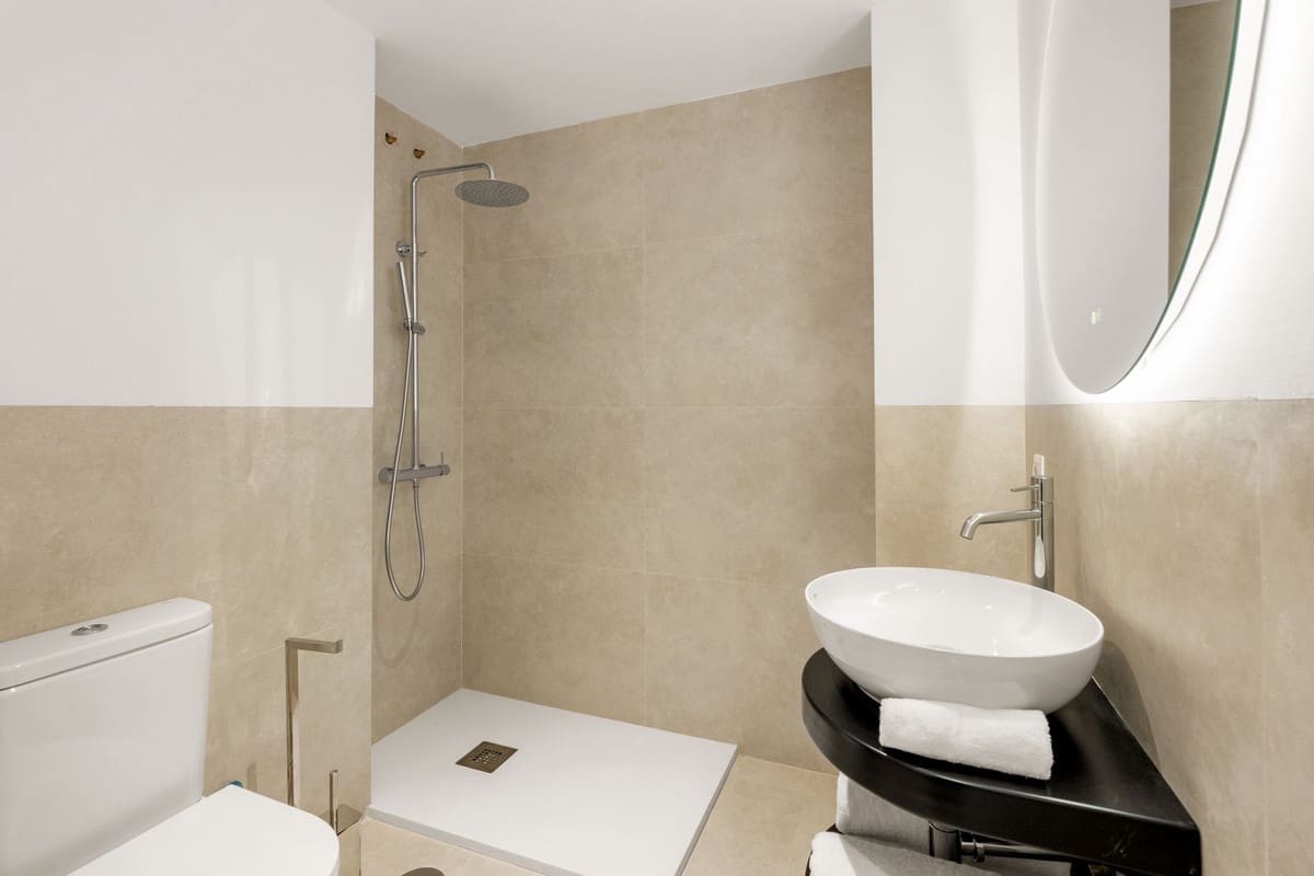 3 bedroom Apartment for sale in Nueva Andalucia with pool garage - € 912,000 (Ref: 9331381)