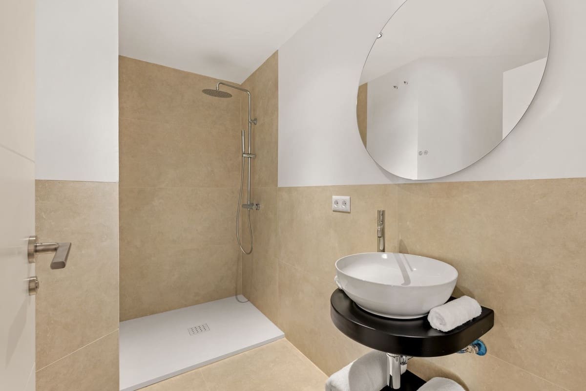 3 bedroom Apartment for sale in Nueva Andalucia with pool garage - € 912,000 (Ref: 9331381)