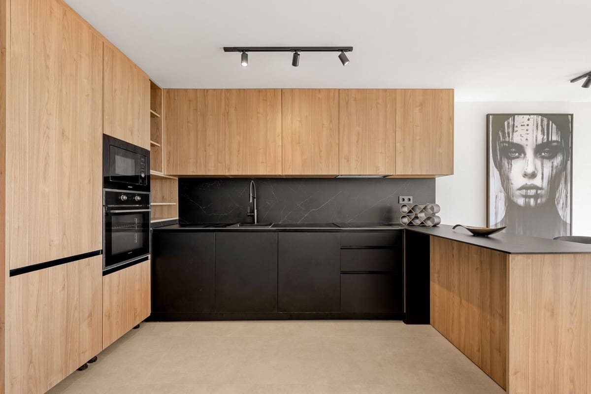 3 bedroom Apartment for sale in Nueva Andalucia with pool garage - € 912,000 (Ref: 9331381)