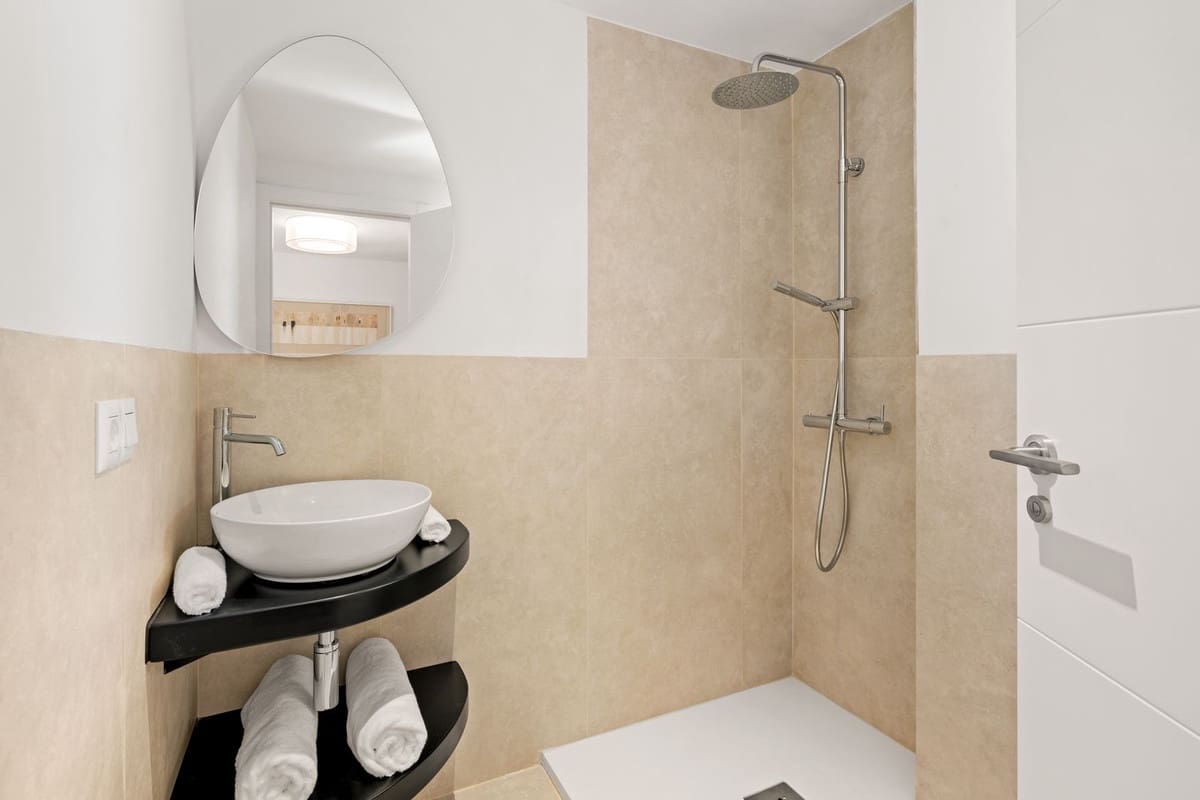 3 bedroom Apartment for sale in Nueva Andalucia with pool garage - € 912,000 (Ref: 9331381)