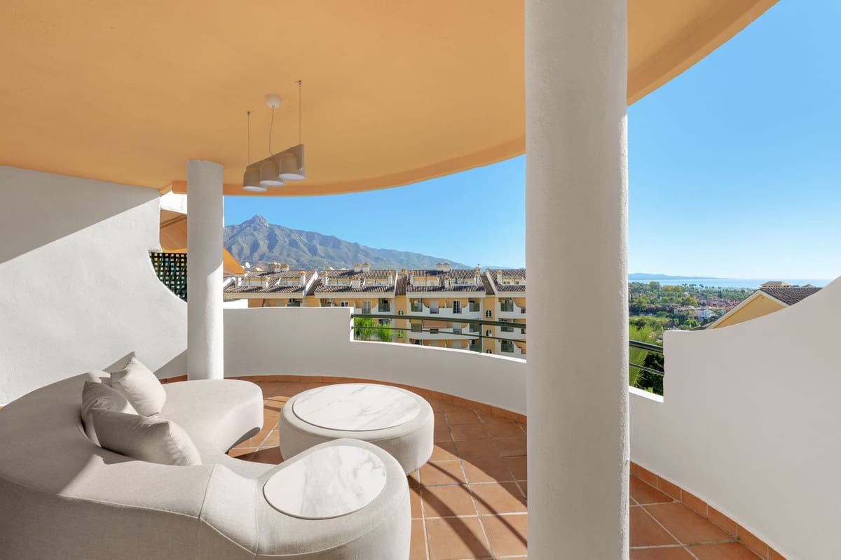 3 bedroom Apartment for sale in Nueva Andalucia with pool garage - € 912,000 (Ref: 9331381)