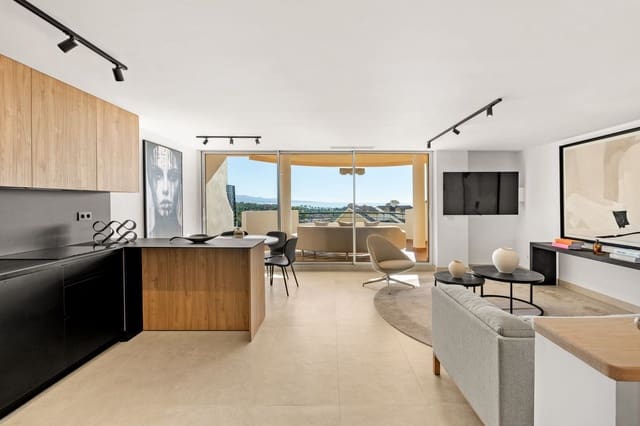 Apartamento de 3 habitaciones en Nueva Andalucia, Marbella en venta con piscina garaje - 912.000 € (Ref: 9331381)