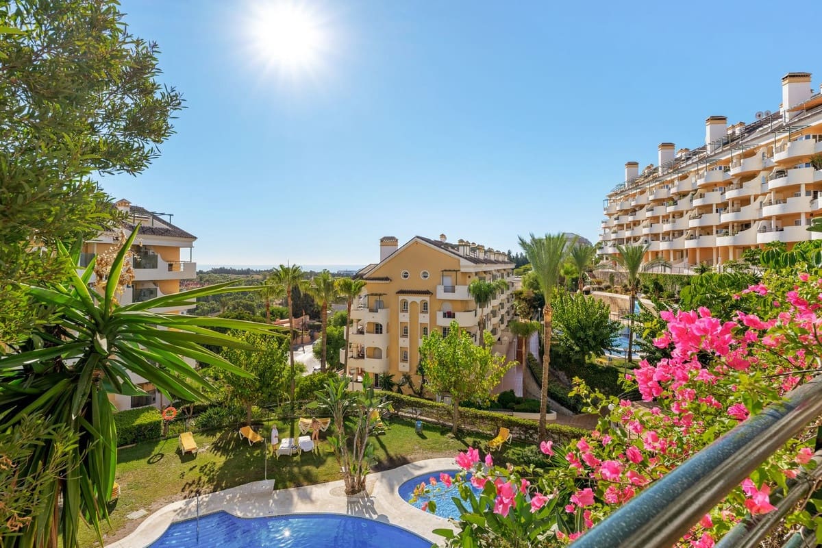 3 bedroom Apartment for sale in Nueva Andalucia with pool garage - € 912,000 (Ref: 9331381)