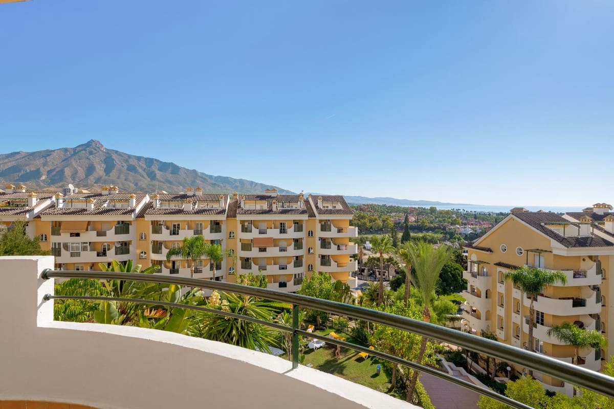 3 bedroom Apartment for sale in Nueva Andalucia with pool garage - € 912,000 (Ref: 9331381)