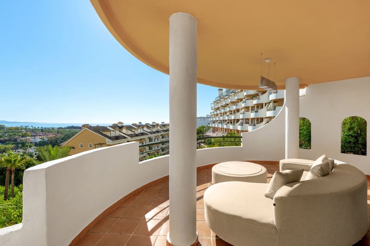 3 bedroom Apartment for sale in Nueva Andalucia with pool garage - € 912,000 (Ref: 9331381)