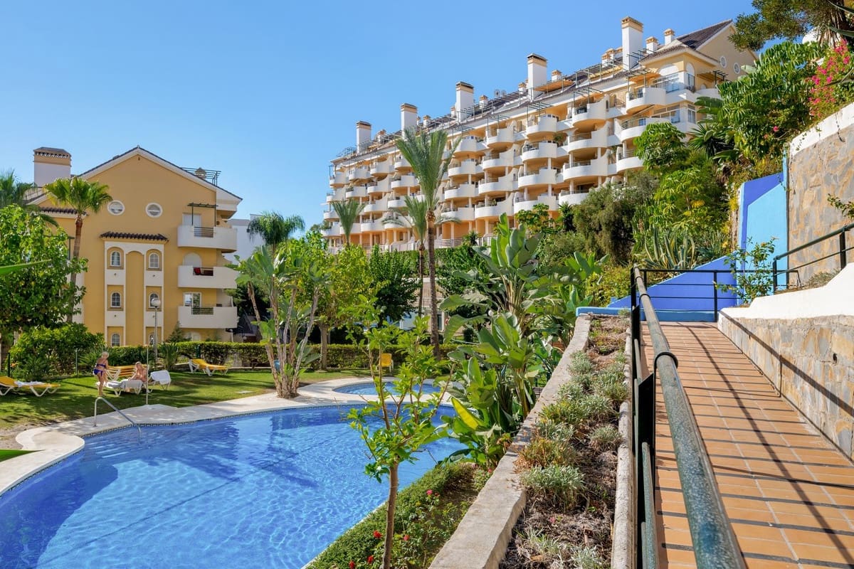 3 bedroom Apartment for sale in Nueva Andalucia with pool garage - € 912,000 (Ref: 9331381)