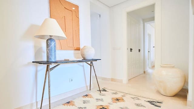 2 Zimmer Apartment zu verkaufen in Nueva Andalucia, Marbella mit Pool - 497.500 € (Ref: 9331389)