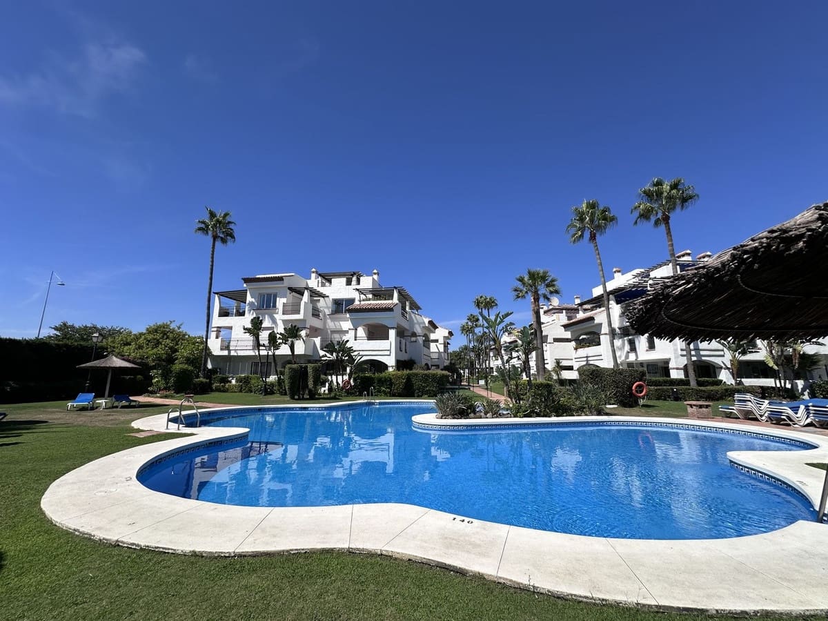2 bedroom Apartment for sale in San Pedro de Alcantara with pool garage - € 729,000 (Ref: 9331393)