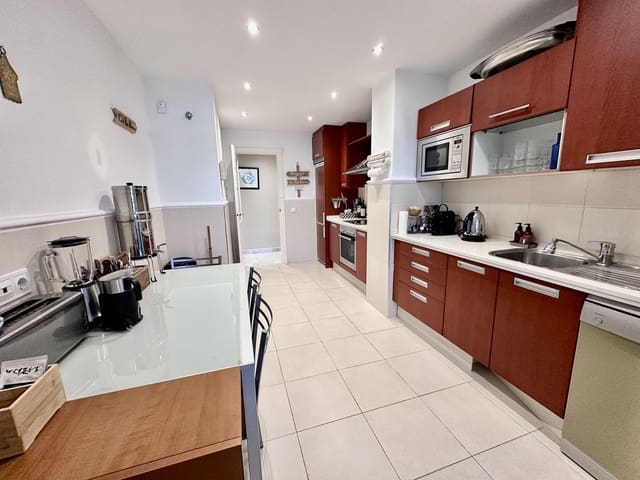 2 makuuhuone Huoneisto myytävänä paikassa San Pedro de Alcantara, Marbella mukana uima-altaan 
autotalli - 729 000 € (Ref: 9331393)